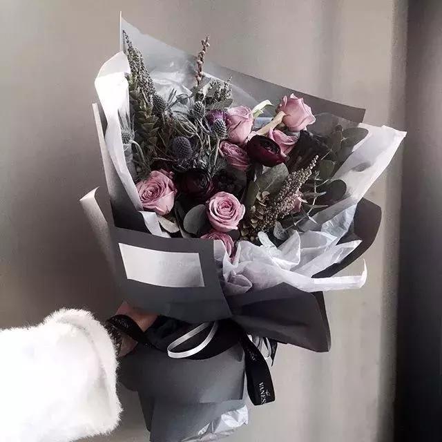 不同颜色玫瑰代表的花语,情人节送自己的玫瑰花语