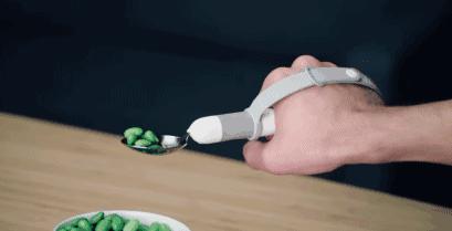 帕金森手抖没办法吃饭怎么办呢,食疗缓解帕金森手抖方法