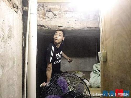 关注！南阳脑瘫青年连筷子都拿不稳却能代练“王者荣耀”赚钱糊口