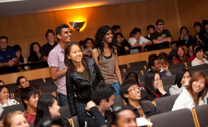 送孩子出国只是为了教育怎么办,把孩子送出国后我后悔了