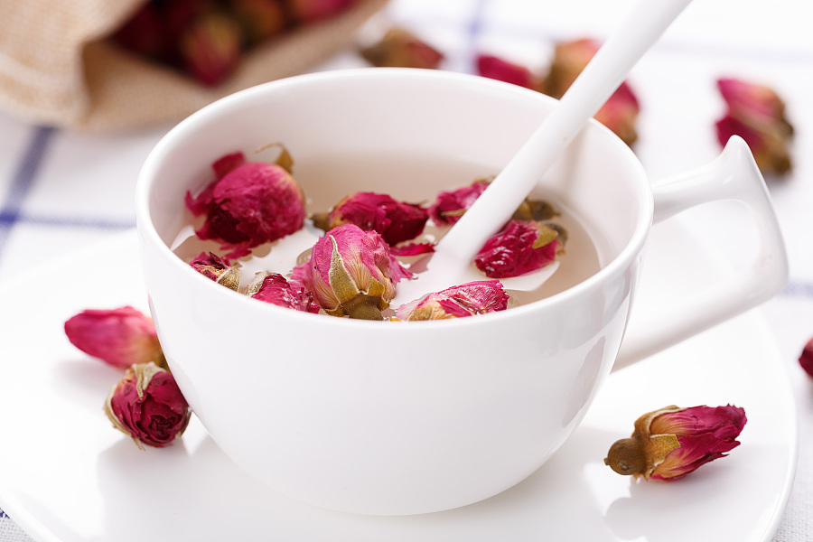 喝玫瑰花茶可以淡斑吗,玫瑰花茶真的能祛斑养颜吗