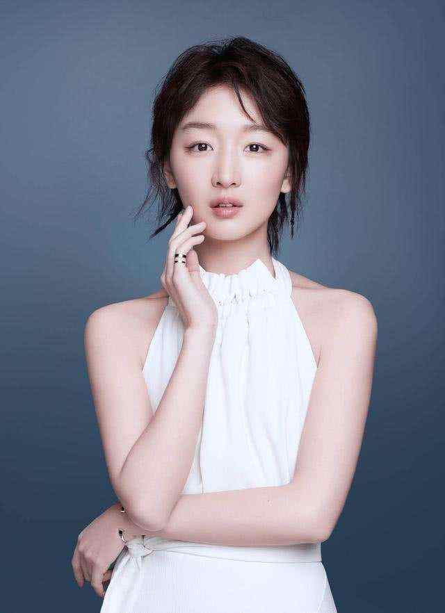 隐藏了8年的秘密,周冬雨家庭背景大曝光,实情竟令人难以置信!