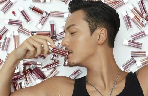 口红男生代言,王俊凯代言口红