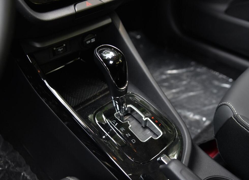 长安全新悦翔值得买吗,长安悦翔两厢2010款1.5豪华型评测