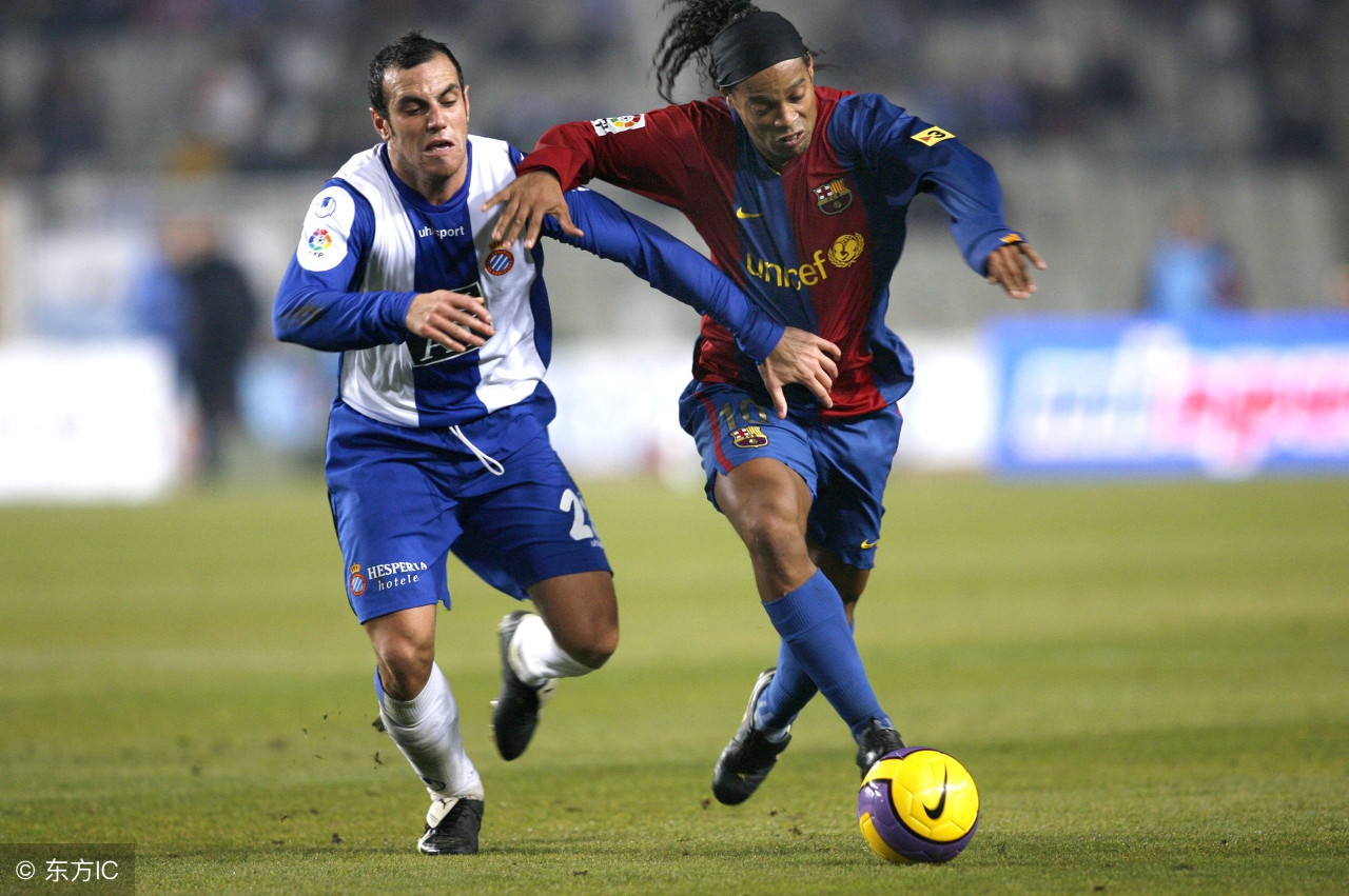 小罗评价罗纳尔多技术,罗纳尔多与小罗花式传球