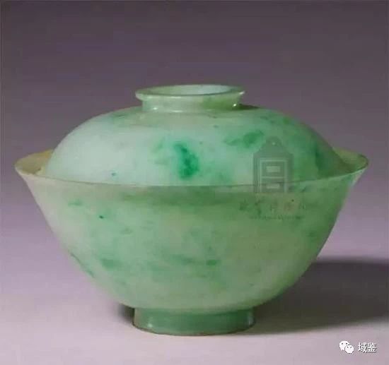 清代翡翠手镯鉴赏,钗头缀玉虫金盘