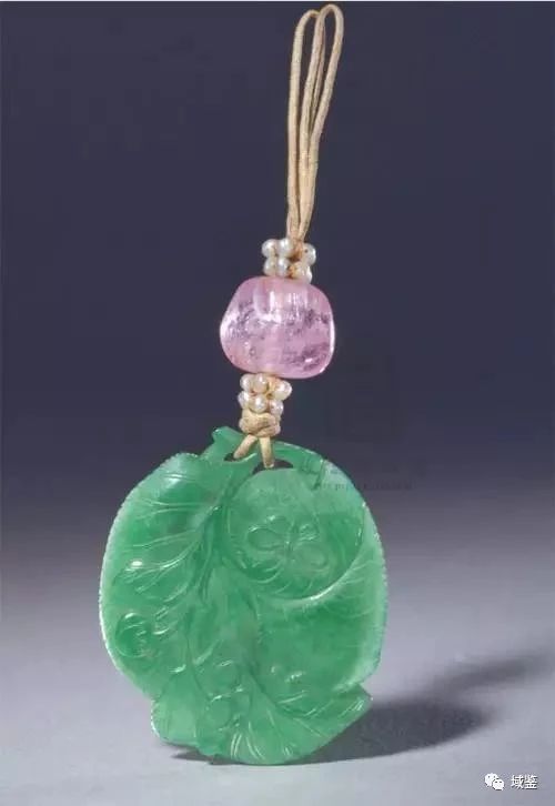 清代翡翠手镯鉴赏,钗头缀玉虫金盘