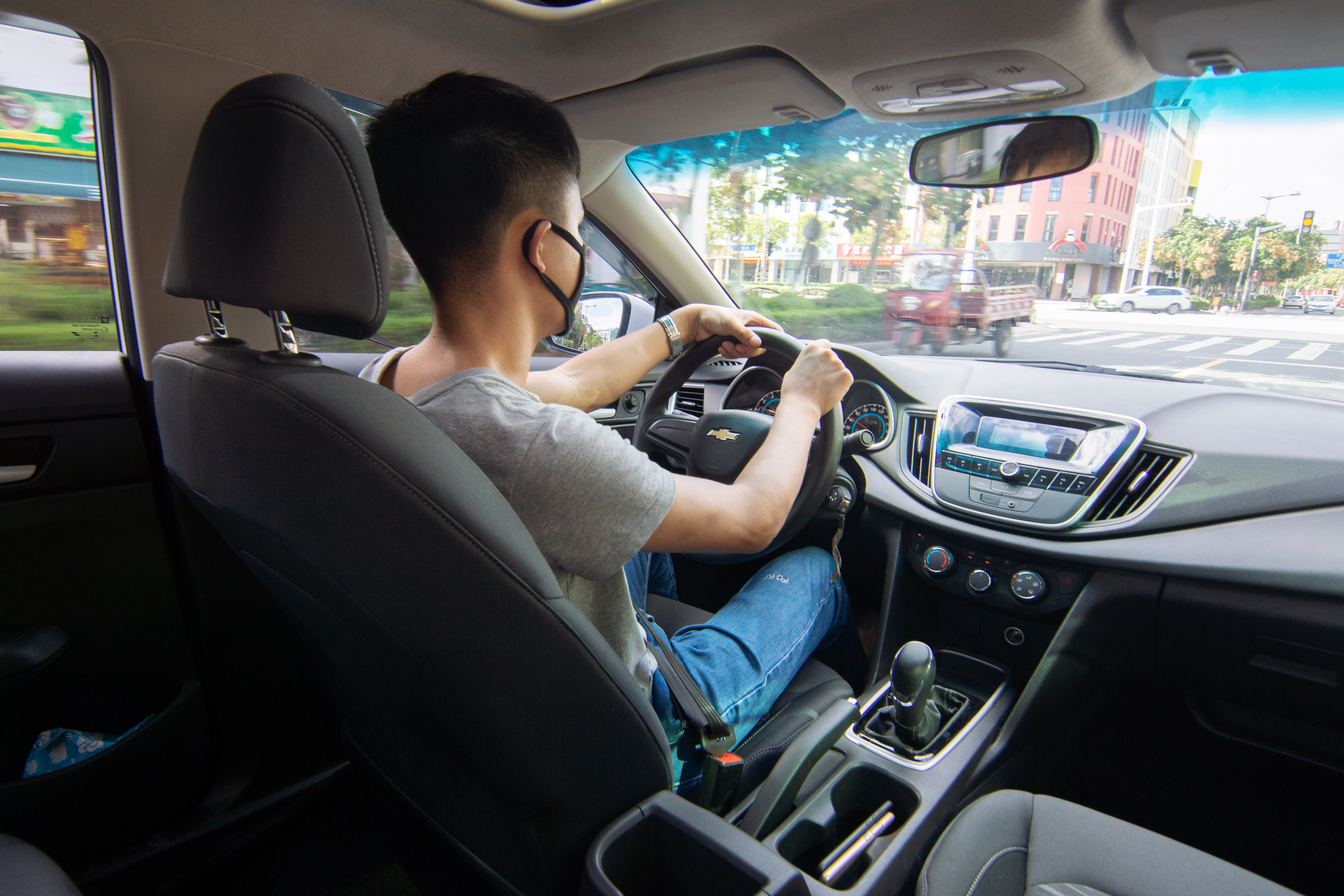 2021款科沃兹1.0t试驾视频,国服第一车黑试驾雪佛兰迈锐宝