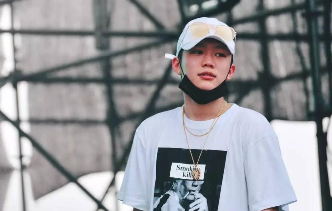 PGOne做潮牌卖衣服，月入百万，网友戏称：应该去发廊做托尼老师