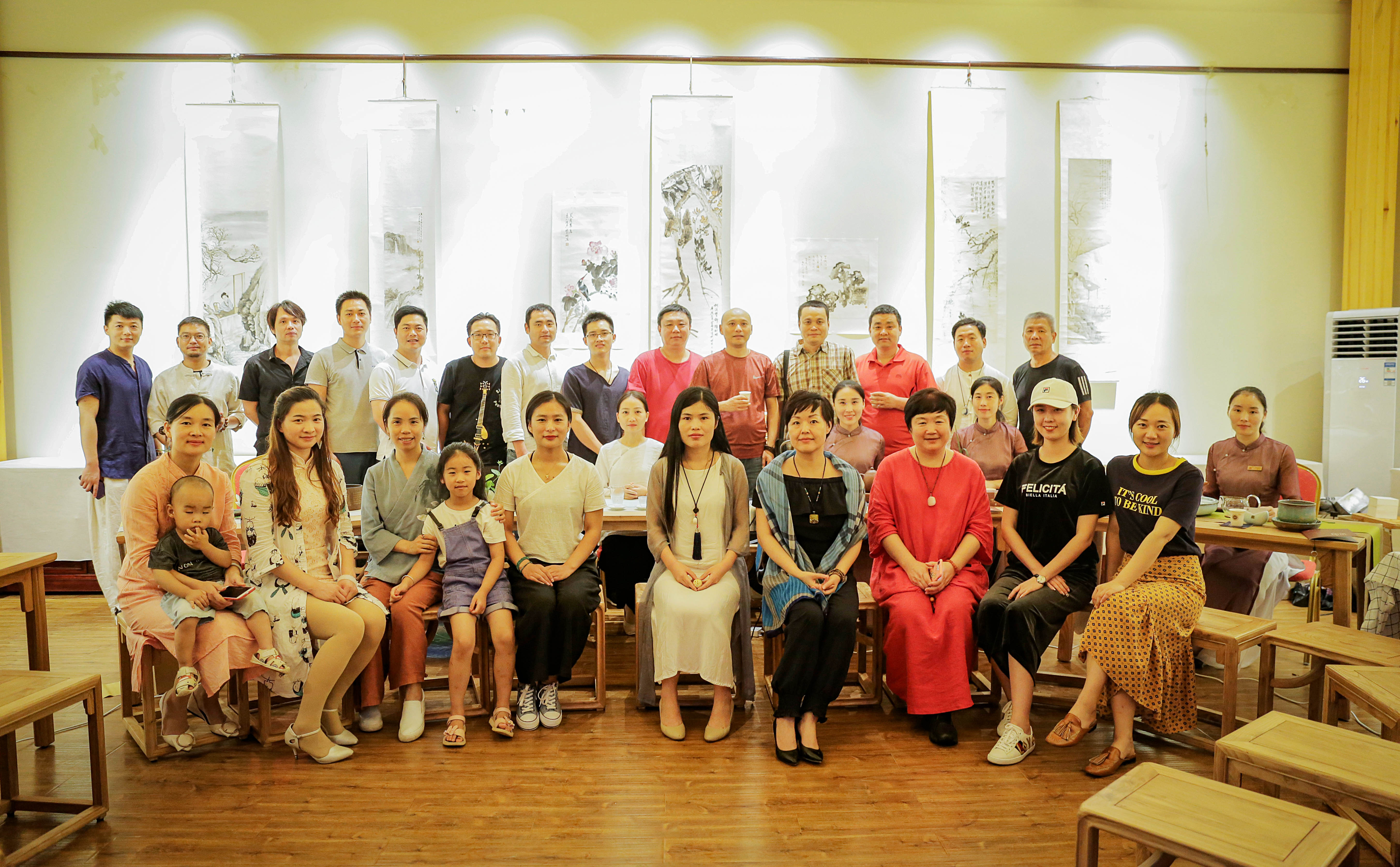 当代年轻人品茶抚琴焚香听雨对弈,青年茶生活