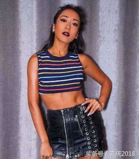 晒黑了穿什么衣服不显黑,皮肤晒黑了穿什么颜色的衣服显白