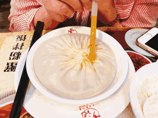 当年要是我没去批发美容美发产品，现在哪里还有小杨生煎的机会！