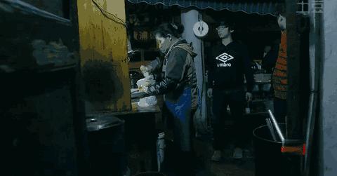 当年要是我没去批发美容美发产品，现在哪里还有小杨生煎的机会！