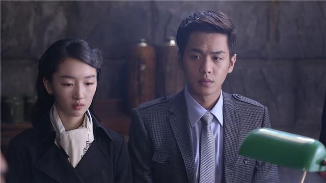 周冬雨隐藏多年的背景被扒出，网友：难怪她资源这么好