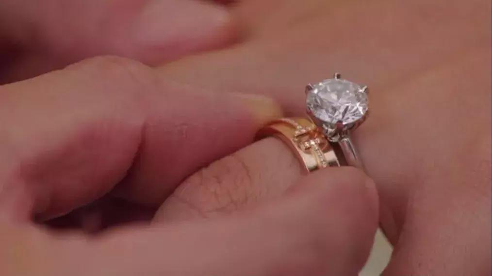 C位女神の心机3大撞星事件频发地让你和梦想中的ICON“一吻定情”