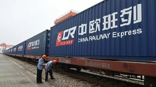 =190个足球场？！揭秘一带一路上的“客运长龙”和“陆港巨鲸”