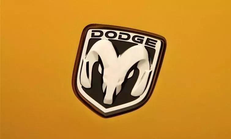 花16万尽显英伦风范，停车姑娘围着转，开起来一年少6万