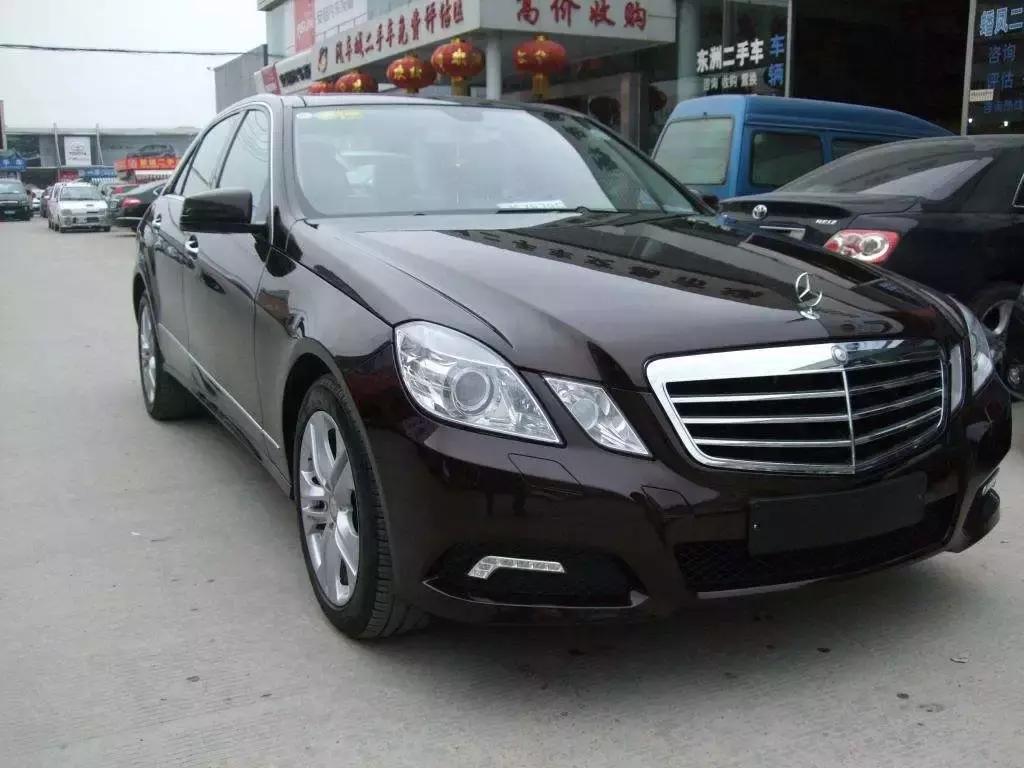 花16万尽显英伦风范，停车姑娘围着转，开起来一年少6万