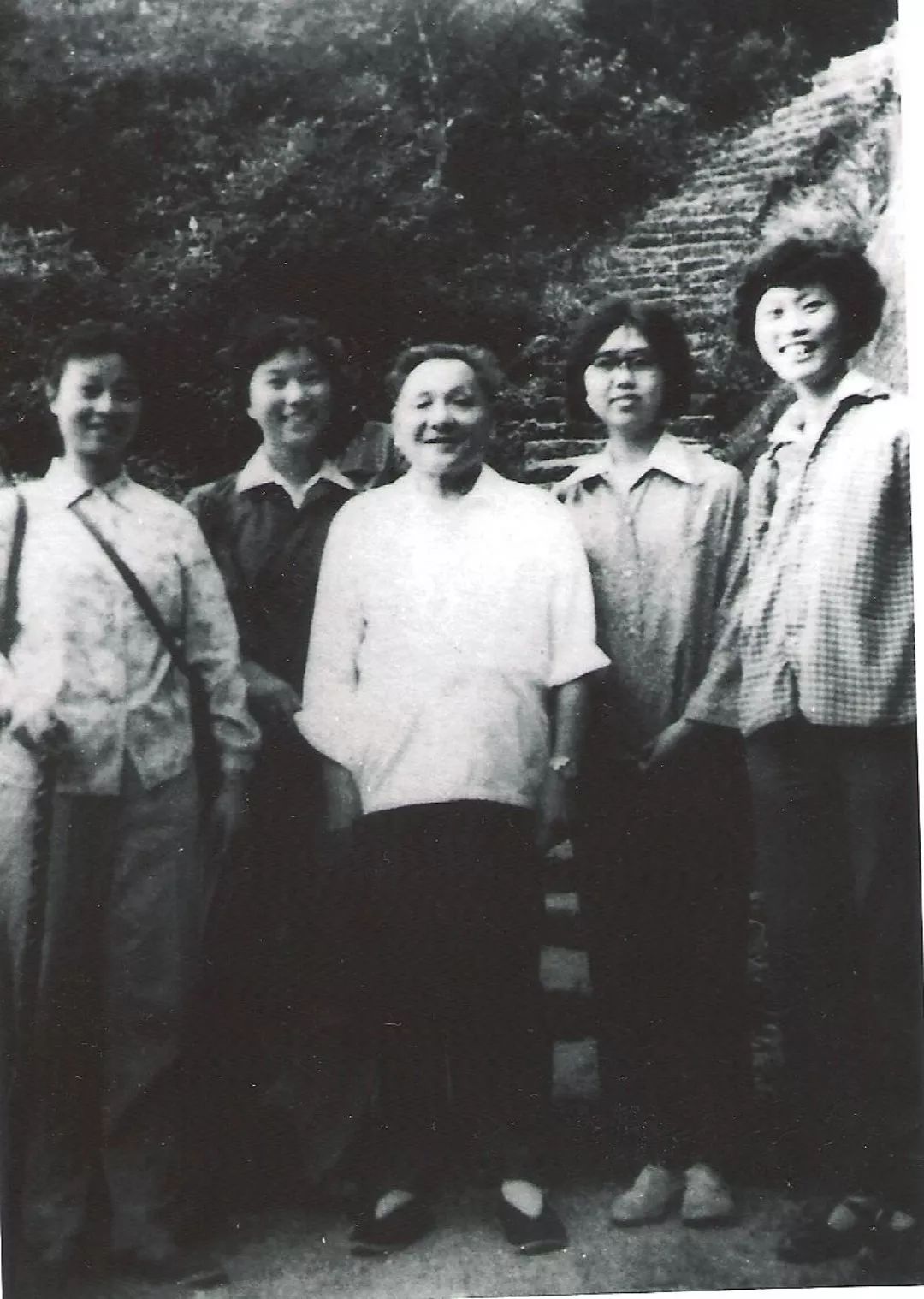 今天是*小平邓**诞辰114周年，让我们道一声：小平，您好！