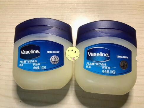 小小的凡士林原来有这么多的用途,万能的凡士林小妙招你学会了吗