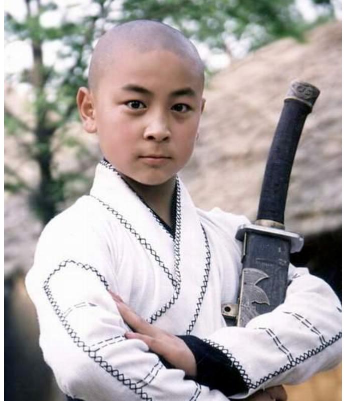 释小龙近照一年瘦60斤,释小龙18岁照片