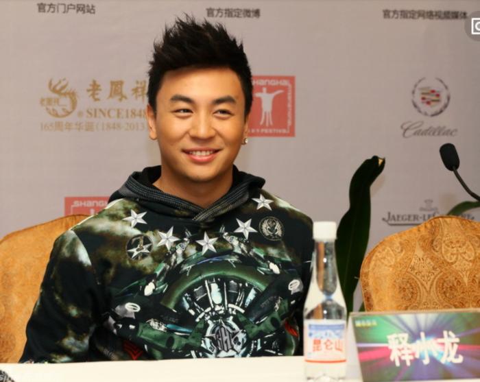 释小龙近照一年瘦60斤,释小龙18岁照片