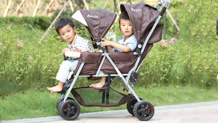 给双胞胎怎么选推车,双胞胎怎么出行
