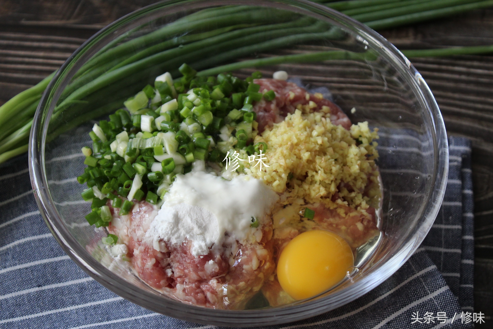 放马蹄的四喜丸子做法,四喜丸子放荸荠和馒头哪个好吃