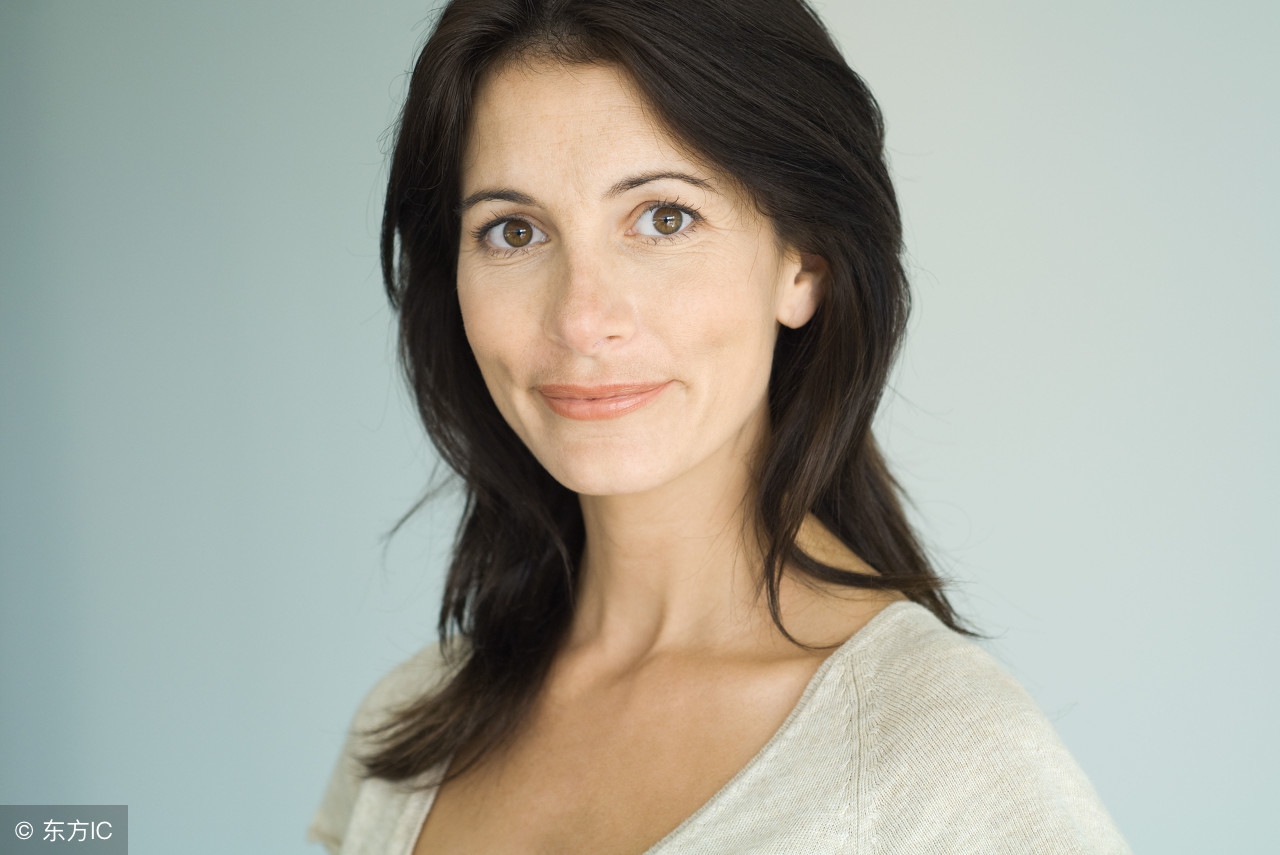 中年女性气血亏虚,别急,煲汤时加入2味药,跟“黄脸婆”说拜拜