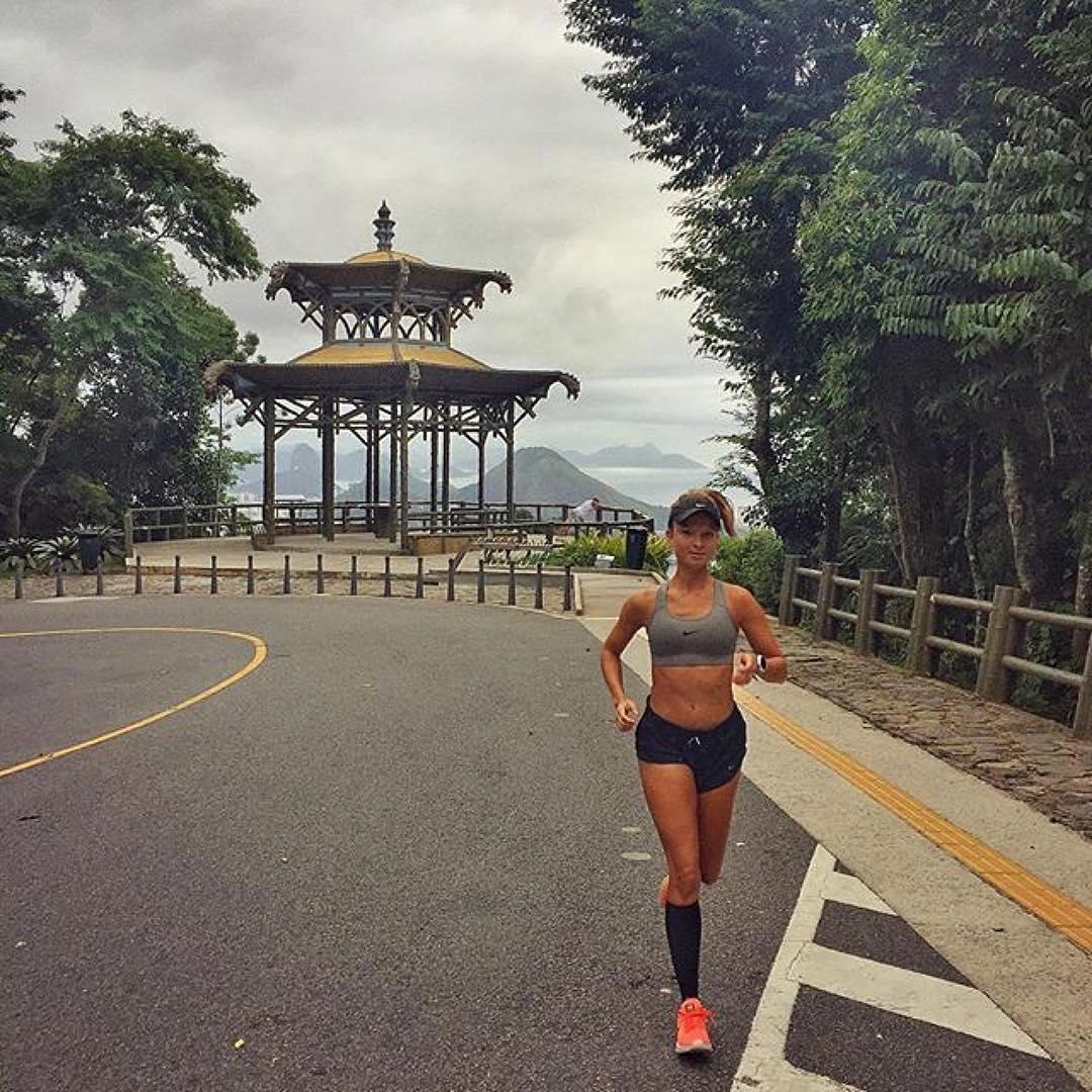 很多人跑步膝盖疼是什么原因,跑步10公里小腿不舒服了一个星期