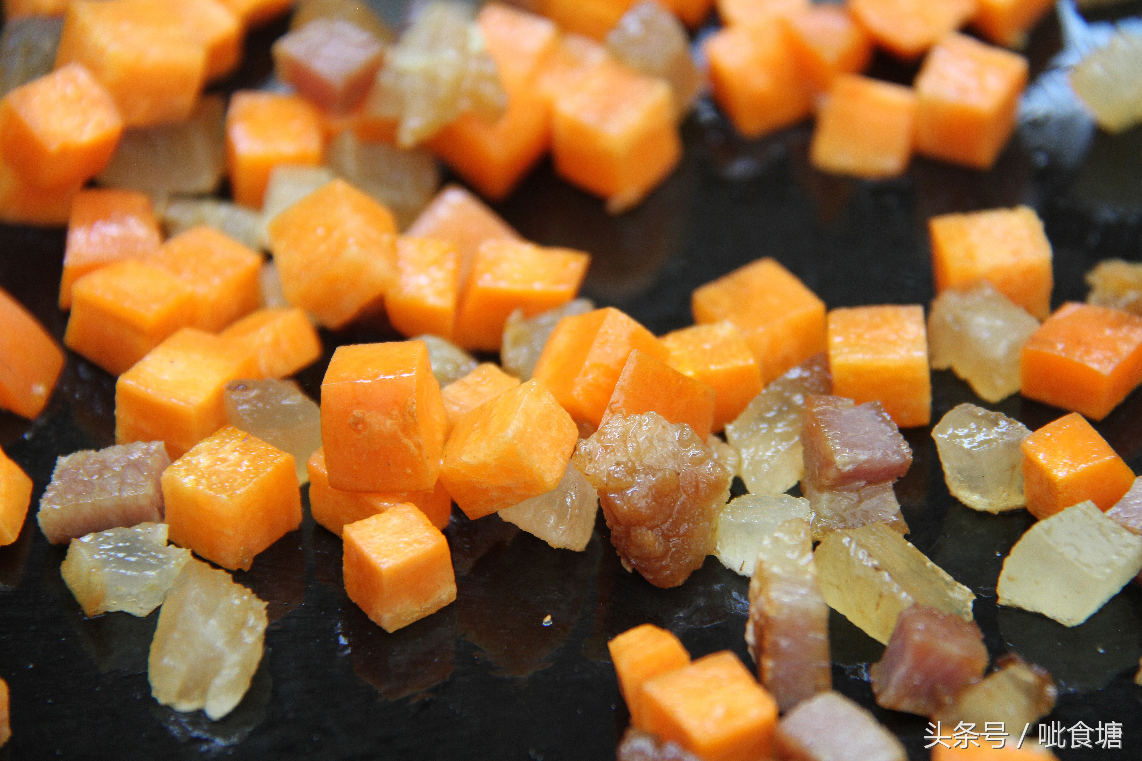 炒米饭先热锅还是先放油,炒米饭先炒胡萝卜还是鸡蛋