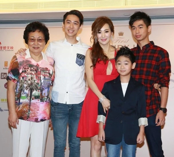 儿子留用每年花五十万昨天53岁生日自曝前夫没给赡养费