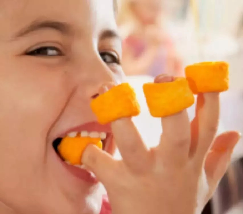 卫龙有对手了？！你的外国同龄人都是吃啥长大的