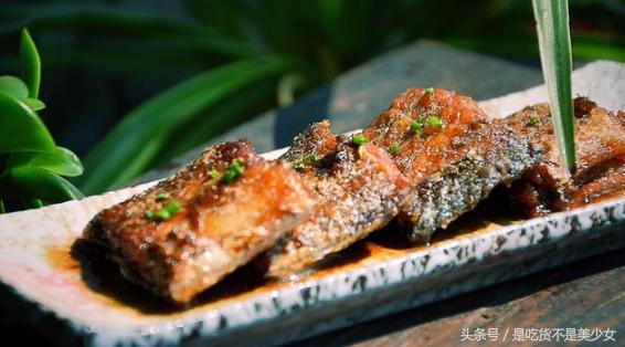 带鱼的家常做法大厨教你一招,无骨干带鱼最正宗的做法