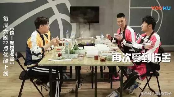 为什么李易峰话题度那么高,李易峰和粉丝相爱相杀的瞬间