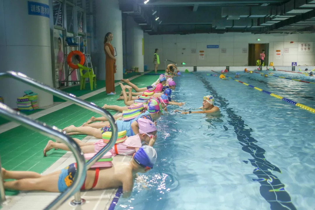 映象青白江｜汗流浃背才快活！傍晚的文体中心有最活力激情的一面！