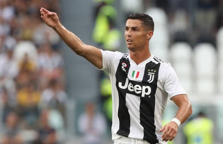 拒绝特殊化，C罗终于脱下长袖，穿上短袖，只为与队友更加团结