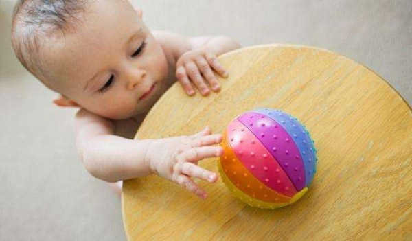 1岁孩子怎么陪玩,1岁的宝宝怎么陪他玩游戏