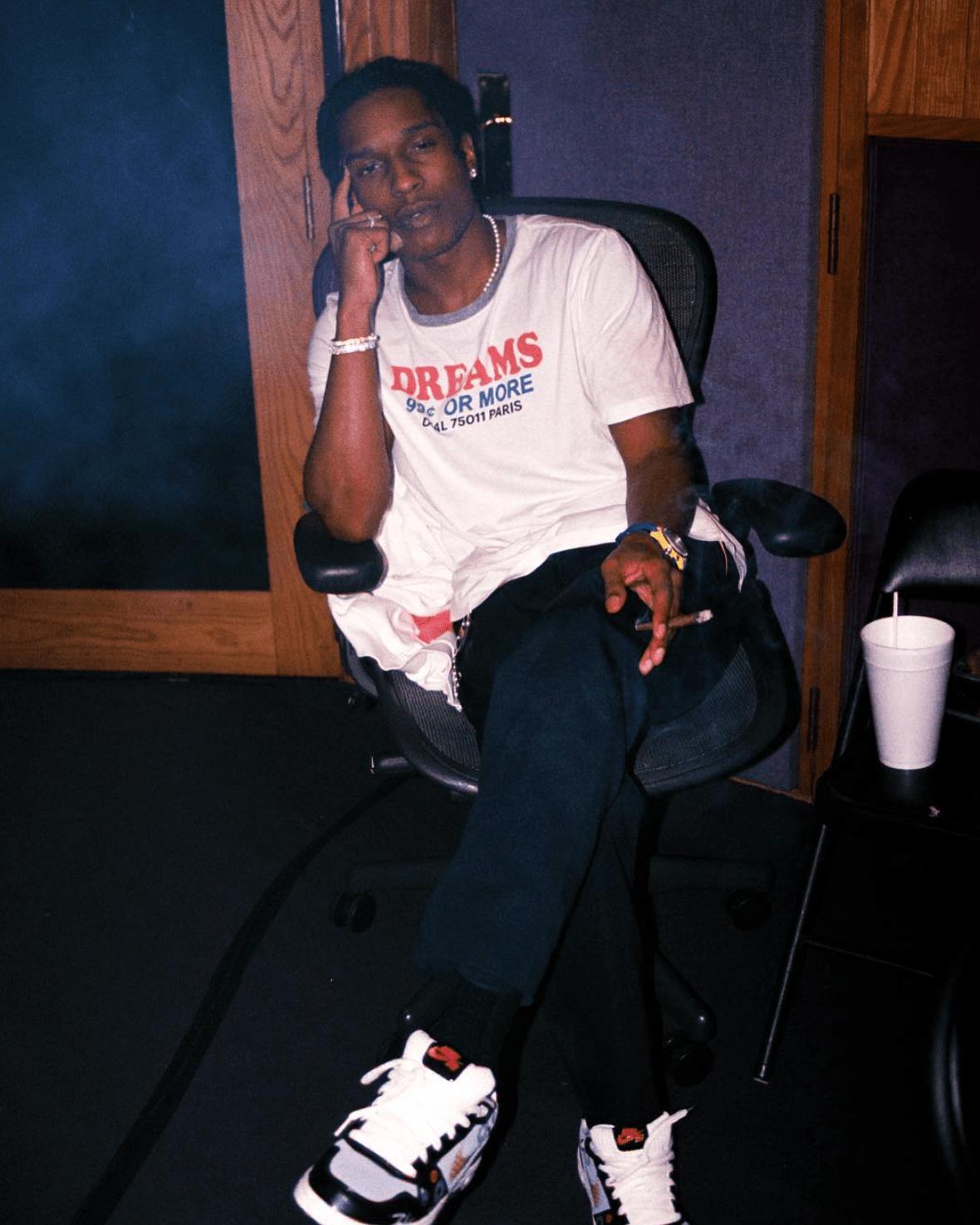 kanyewest,kanyewest上脚耐克回到未来