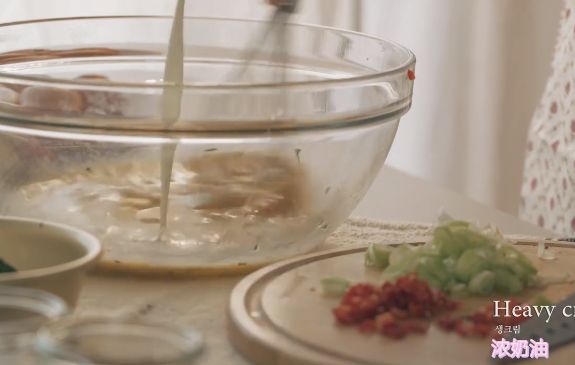 营养早餐让你精力充沛一整天,三个鸡蛋做欧姆蛋