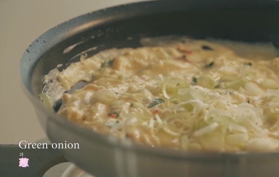 营养早餐让你精力充沛一整天,三个鸡蛋做欧姆蛋