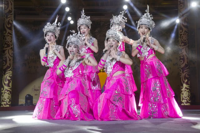 杨钰莹十大劲歌演唱,杨钰莹被誉为歌坛玉女和甜歌皇后