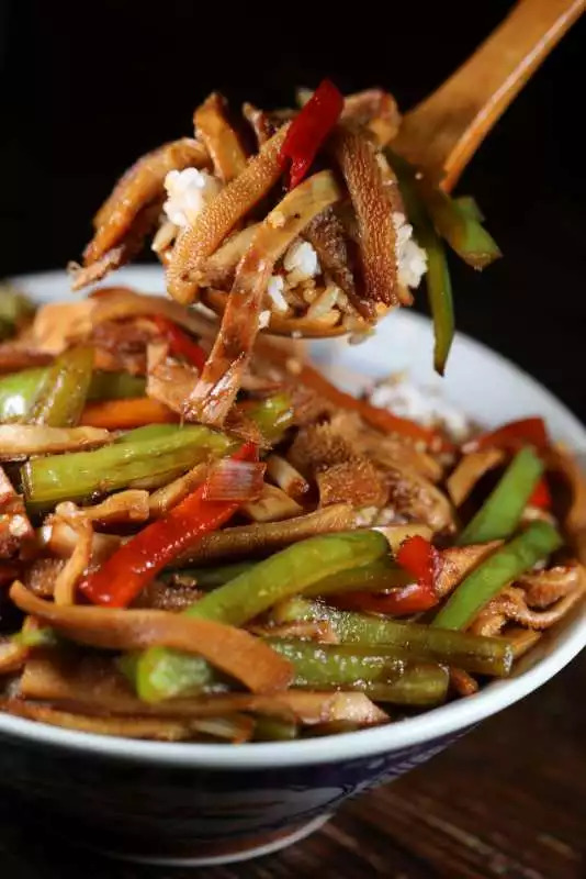 藏在唐山街的店,主打济宁风味罐羊,专治各种没胃口和不高兴!