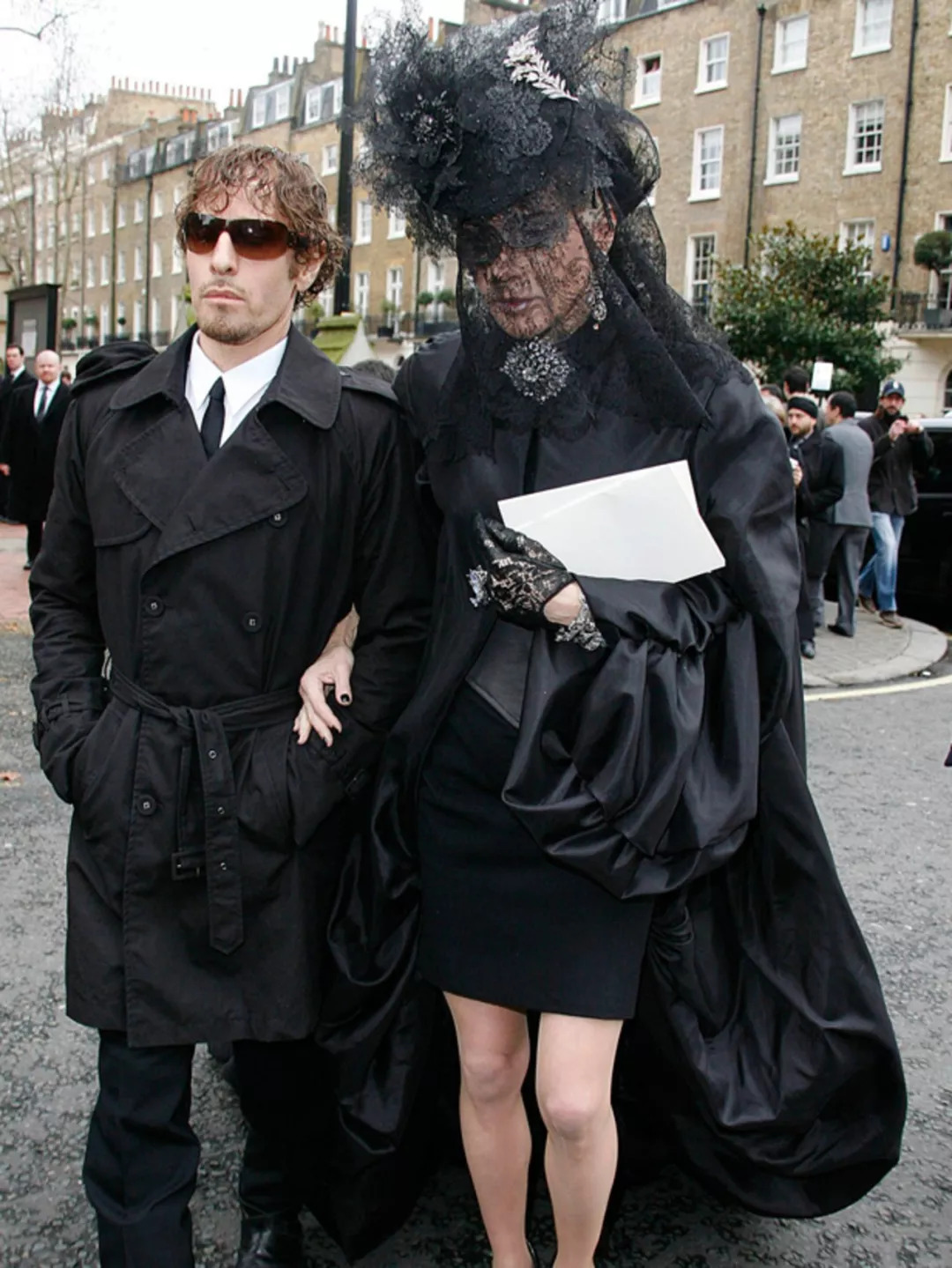 alexandermcqueen代表作品,alexandermcqueen是高定吗