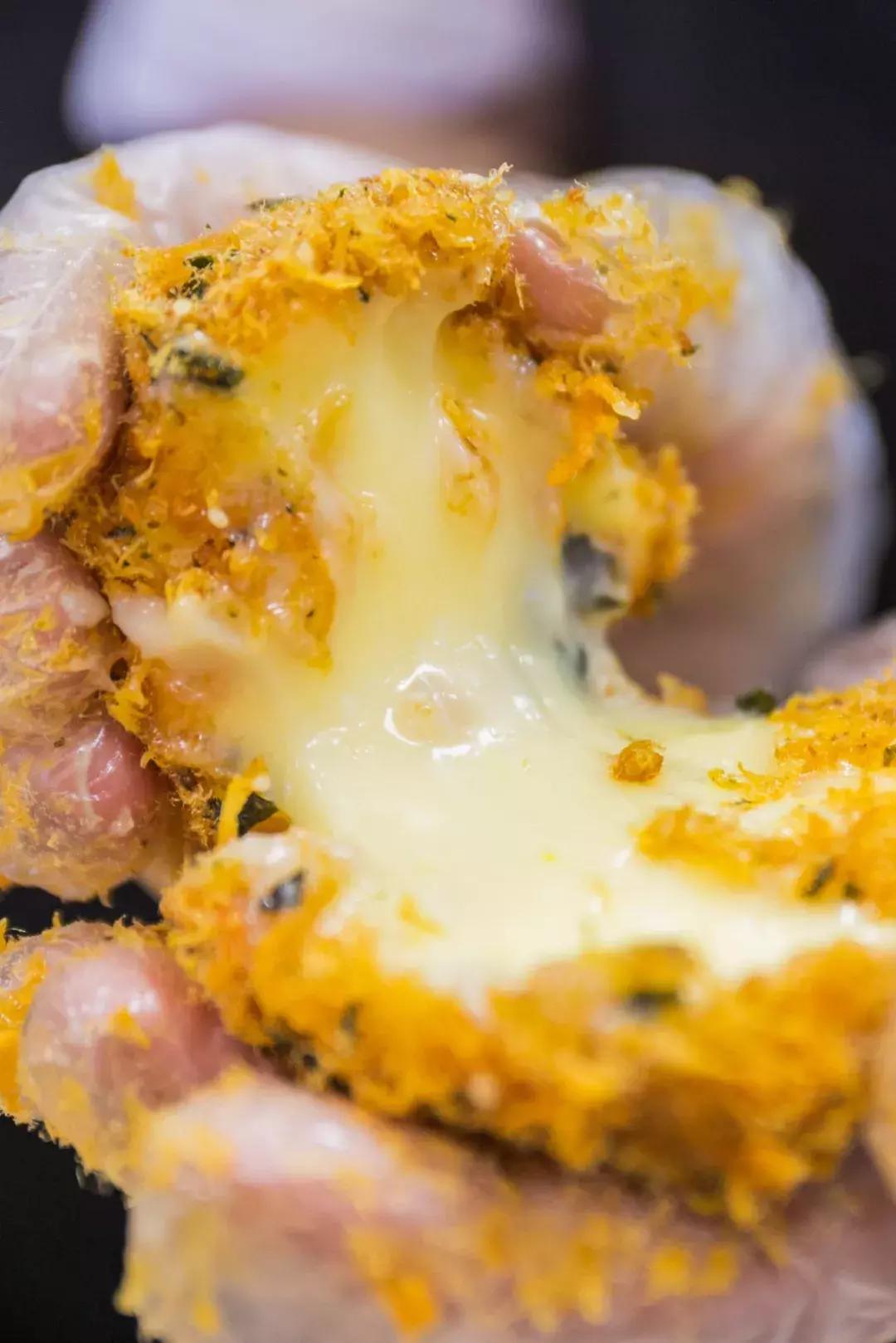 解放碑鲍师傅小贝,鲍师傅肉松小贝解放碑店