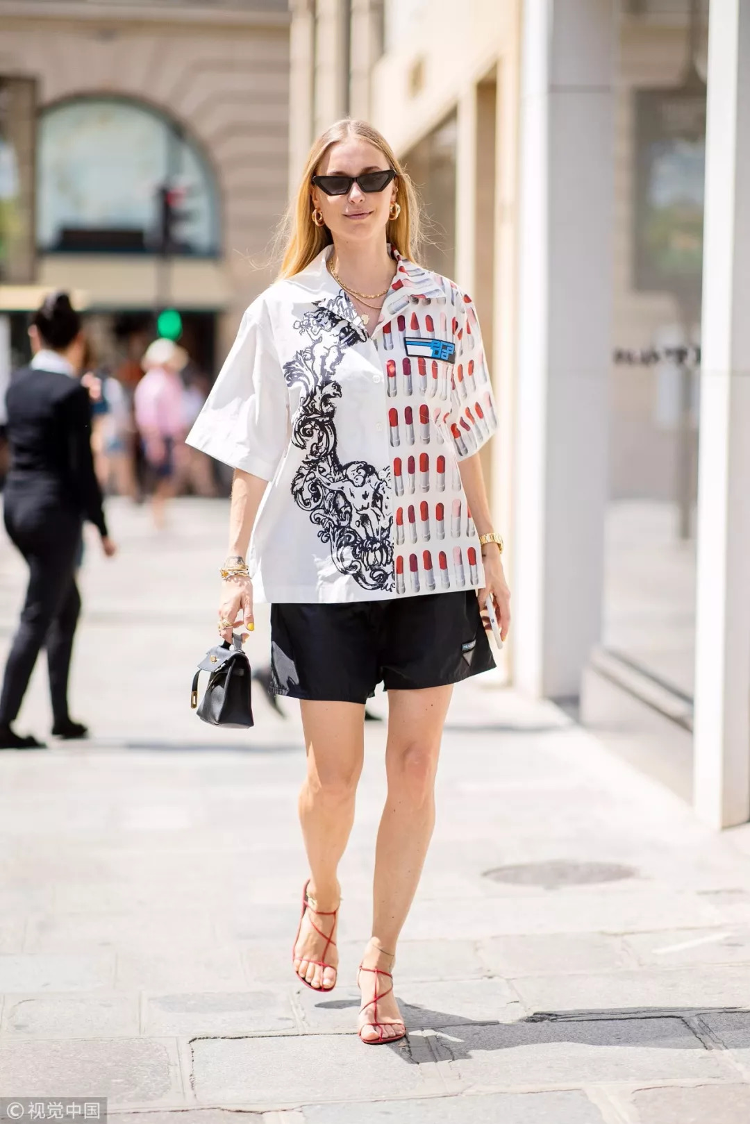 衬衣是秋季必不可少的百搭神器,夏秋交替时尚衬衫