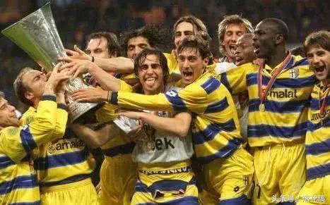 足球世界的猪坚强，这只球队告诉我们，不是皇马巴萨才叫伟大！