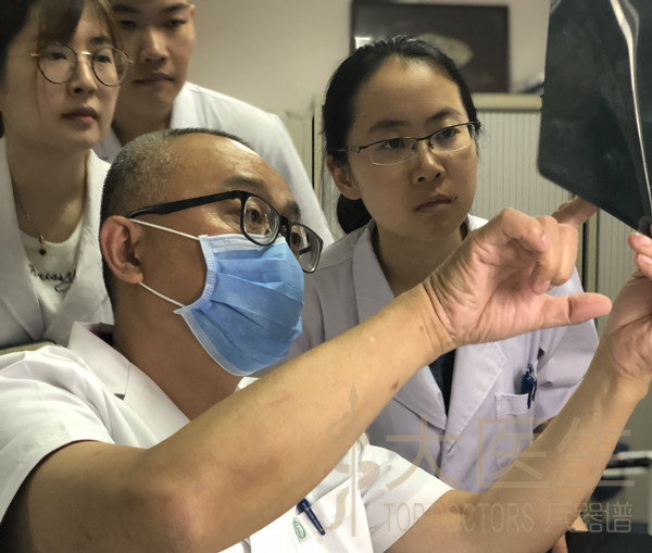 房居高：高效率的头颈“老刀”