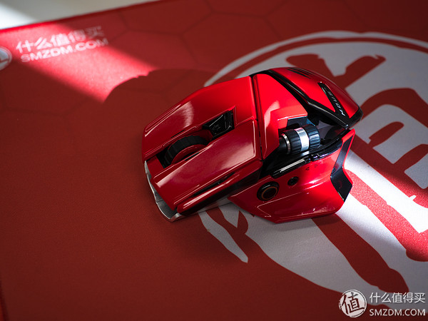 赛博朋克撞色鼠标测评,赛博朋克风发光线条