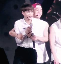 「EXO」「分享」180831我也想有一只会行走的玩偶熊让我亲亲抱抱摸摸他